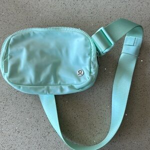 Lululemon 1L Everywhere Belt Beg